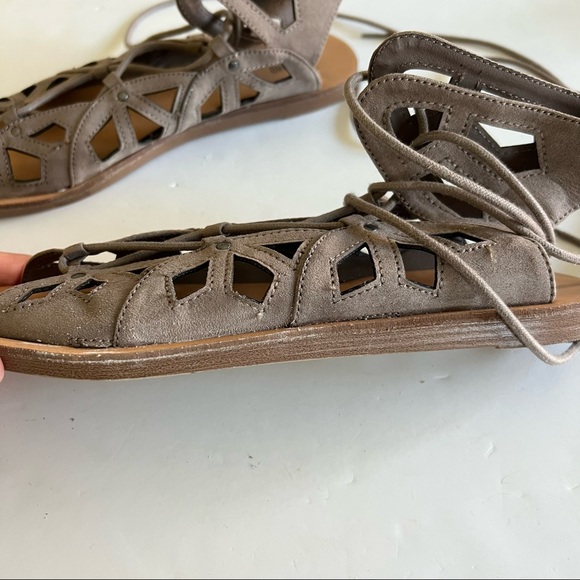 Mossimo Supply Co. Nadine Taupe Gladiator Style Tie Sandals. Size 9.5 - Picture 6 of 8